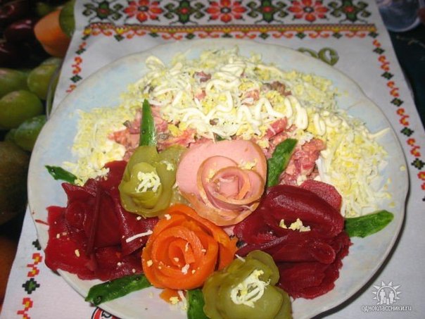 Идеи украшения салатов.