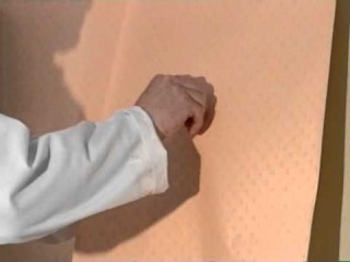Для тех, кто делает ремонт самостоятельно - видео-уроки про оклейку стен обоями: