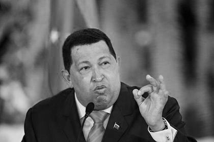 #Вице-президент #Венесуэлы #Николас #Мадуро в телеобращении к нации объявил о том, что #президент страны #Уго #Чавес скончался от #рака, сообщает Agence France-Presse.