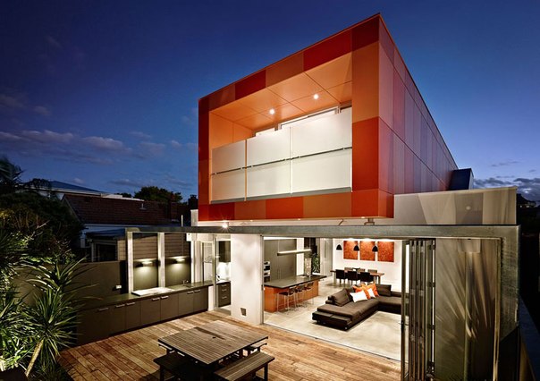 Архитектурная студия LSA выполнила дизайн частного дома на улице South Yarra в Мельбурне, Австралия.
