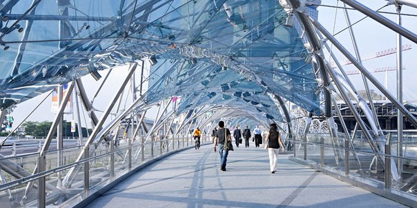 #Архитектурные #студии #Cox и #Architects 61 выполнили дизайн пешеходного #моста #Helix в #Сингапуре, соединяющего городской район с комплексом #отеля Marina Bay Sands.