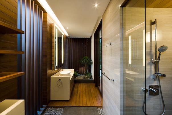 Архитектурная студия K2Ld выполнила дизайн частного дома с зелёным медным фасадом и видом на роскошный парк в Сингапуре.