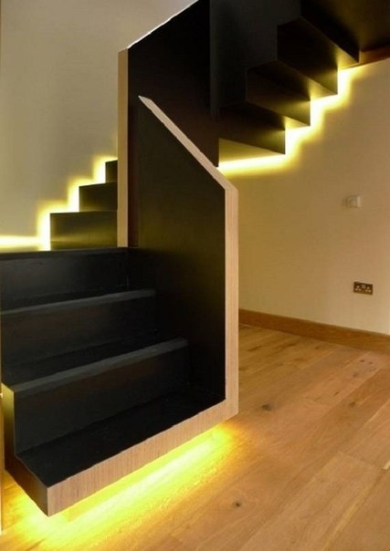 Подсветка лестницы светодиодами.