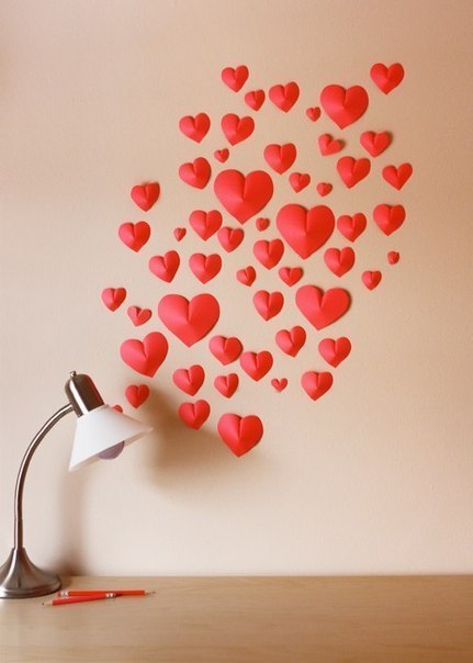 Декорируем стены сердцами ко дню Св. Валентина.