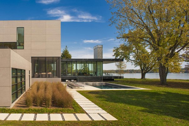 Архитектурная студия Robert M. Gurney выполнила дизайн частного дома на реке Tred Avon в Мэриленд, США.