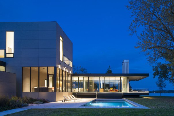 Архитектурная студия Robert M. Gurney выполнила дизайн частного дома на реке Tred Avon в Мэриленд, США.