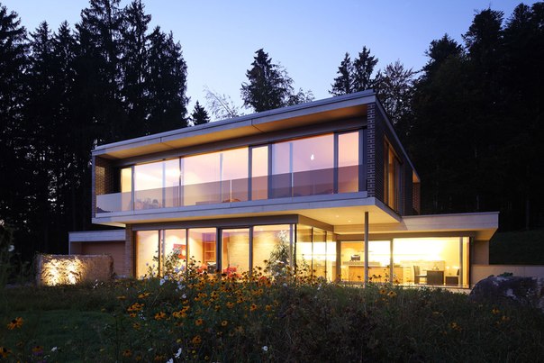 Архитектурная студия Aicher Ziviltechniker выполнила дизайн частного дома Gulm на южном склоне в Форарльберге, Австрия.