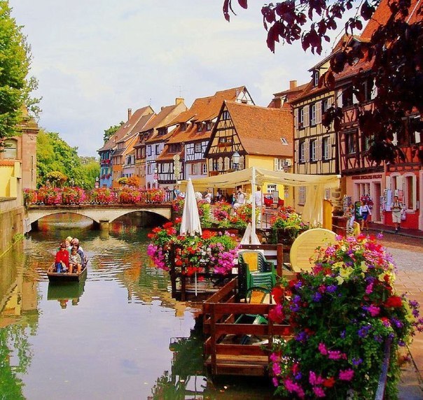 Кольмар - красивый маленький город (население 65 тысяч ) в северо восточной Франции.