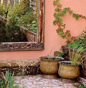 Идеи использования зеркал в саду.