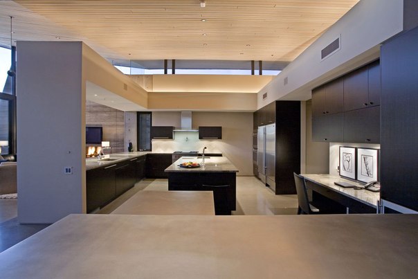 Архитектурная студия Brent Kendle выполнила дизайн загородного дома Desert Wing в Скотсдейле, Аризона.