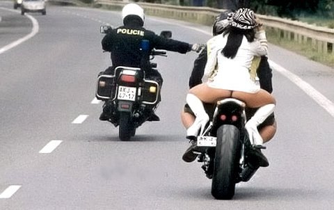 Минитест. Почему полицейский остановил мотоцикл?