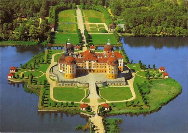 Замок Морицбург, в 14 км от Дрездена