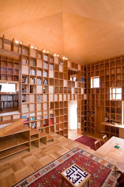 Дом-полка (Shelf-Pod) в Японии от Kazuya Morita Architecture Studio.