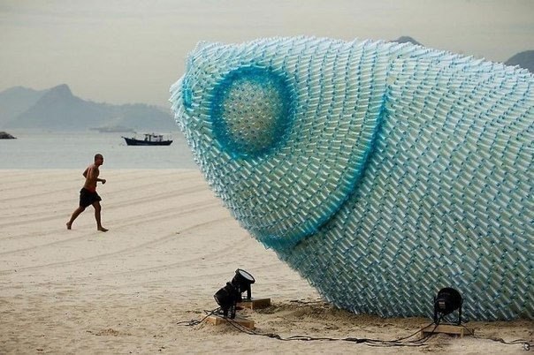Скульптура из пластиковых бутылок