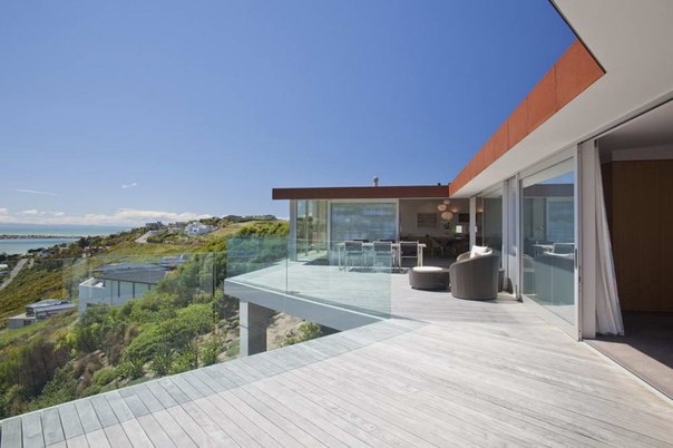 Дом на Красных Холмах (Casa Redcliffs) в Новой Зеландии от MAP Architects.
