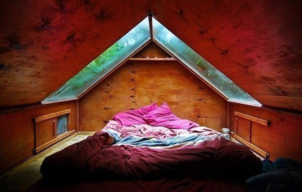 Невероятно уютная и романтичная спальня.