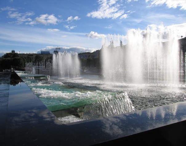 Сезон фонтанов в Петербурге откроют 19 апреля.