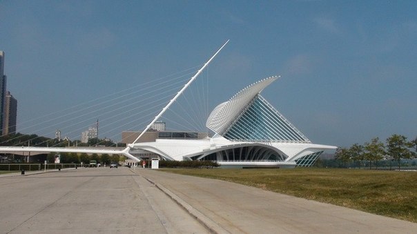 Музей искусств Милуоки (Milwaukee Art Museum), США - сооружение было построено в 2001 году, и с тех пор стало символом города.
