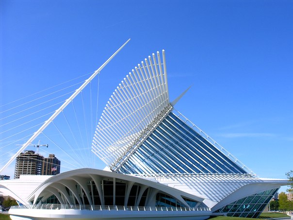 Музей искусств Милуоки (Milwaukee Art Museum), США - сооружение было построено в 2001 году, и с тех пор стало символом города.