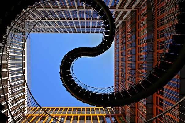 Феноменальное сооружение в Мюнхене: Бесконечная лестница