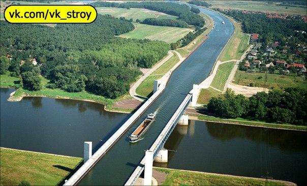 Магдебургский водный мост, Магдебург, Германия. Это самый длинный судоходный акведук в мире, его длина составляет 918 метров.