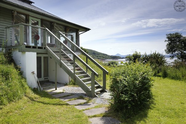 Дом у моря в местечке Аргайл (Шотландия) от студии Roderick James Architects LLP. Каркас дома изготовлен из дуба компанией Сarpenteroak.