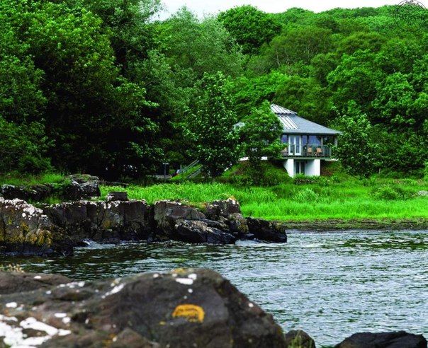 Дом у моря в местечке Аргайл (Шотландия) от студии Roderick James Architects LLP. Каркас дома изготовлен из дуба компанией Сarpenteroak.