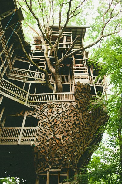 Дом из дерева, построенный без чертежей
