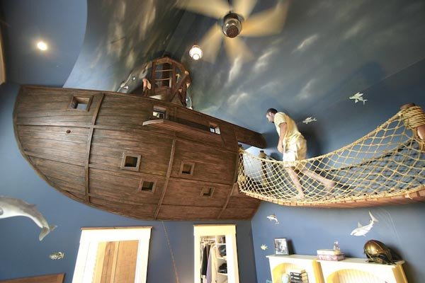 Настоящий пиратский корабль в детской комнате