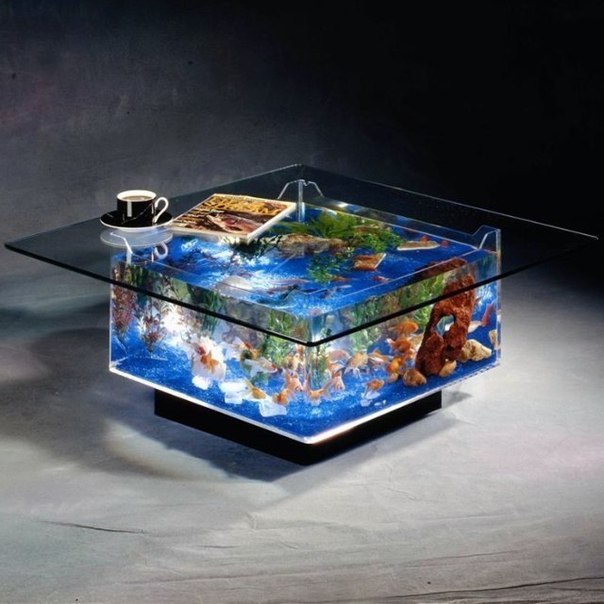 Необычный стол-аквариум