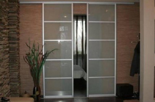 Раздвижные стеклянные двери: рекомендации по установке