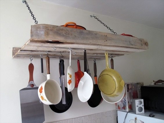 Использование деревянных поддонов на кухне