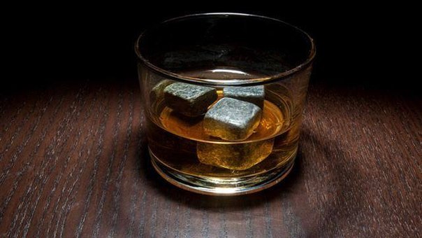Камни для виски whiskey stones сохранят изысканный вкус и аромат вашего любимого напитка.
