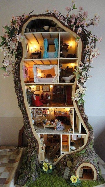 Кукольный домик из дерева.