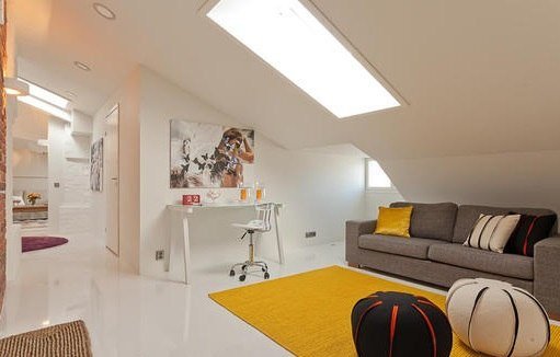 Фото трехкомнатной квартиры в Хельсинки. Раньше это был чердак под мансардой, а теперь светлая и просторная квартира.