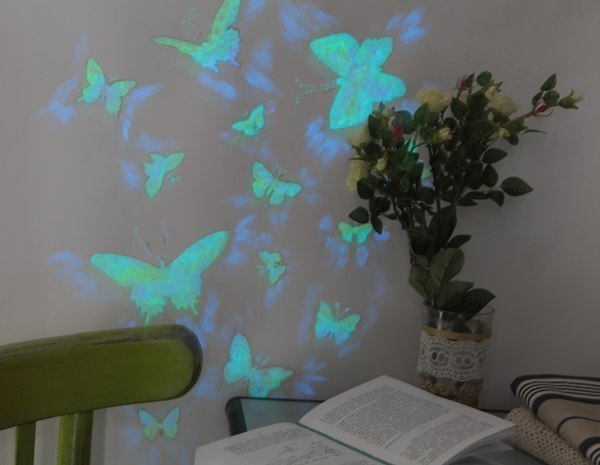 Как сделать светящихся бабочек на стене.