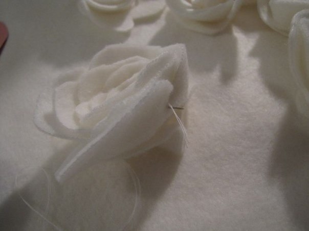 Как сделать подушку из флисовых роз