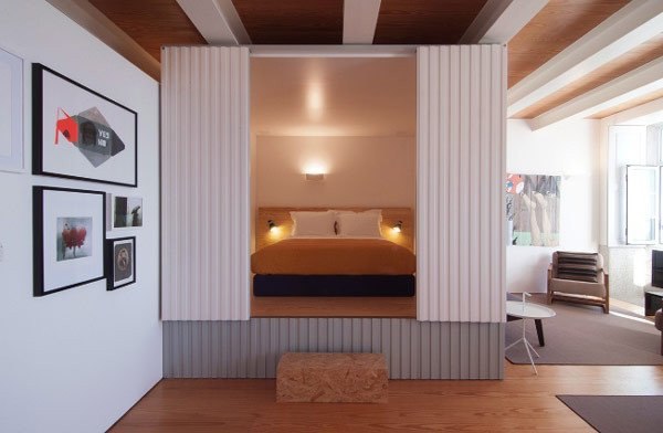 Интересное решение для спальни в квартире студии
