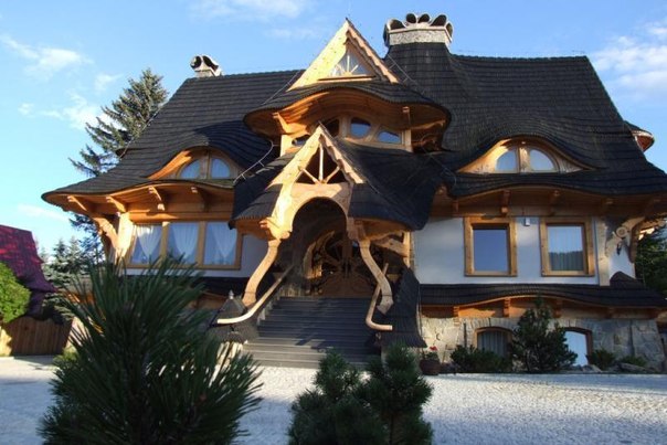 Красивый деревянный дом "Коминярский верх", Польша