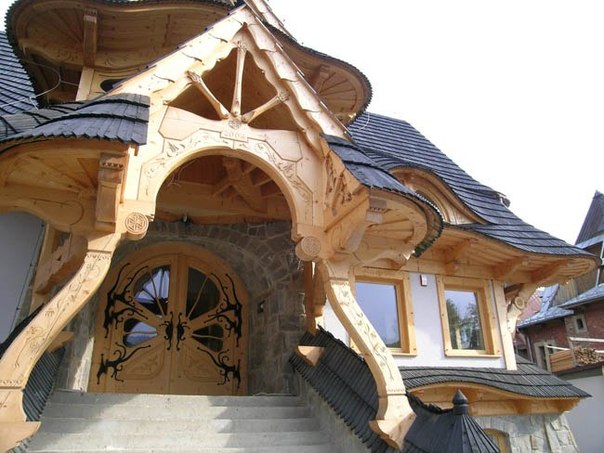 Красивый деревянный дом "Коминярский верх", Польша