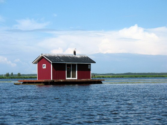 Плавучие домики на воде, фото.