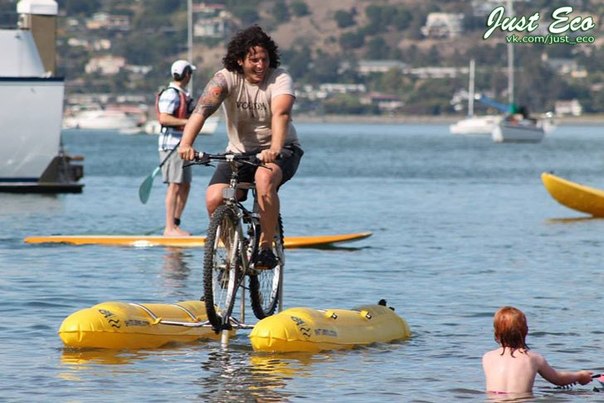 Велосипед, передвигающийся по воде