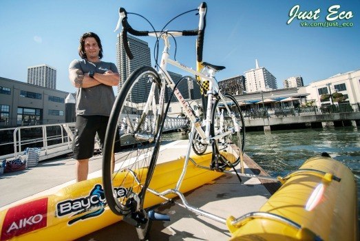 Велосипед, передвигающийся по воде