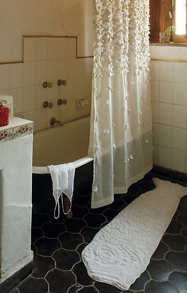 Порхающая шторка для ванной