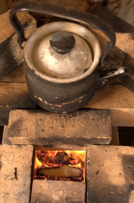 Опыт эксплуатации реактивной печи с нагревом массы (Rocket stove mass heater)