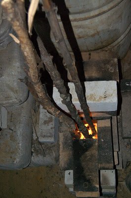 Опыт эксплуатации реактивной печи с нагревом массы (Rocket stove mass heater)