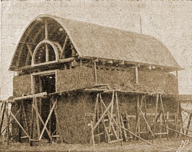 Глиносоломенная постройка Г. Гутовского на Нижегородской выставке 1896 года.