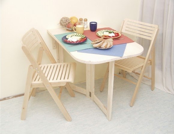 Сделайте практичный складной столик для маленькой комнаты!