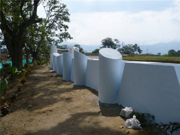 Дом из пластиковых бутылок в экологическом парке El Zamorano (республика Гондурас).