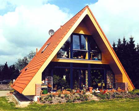 Треугольный каркасный дом